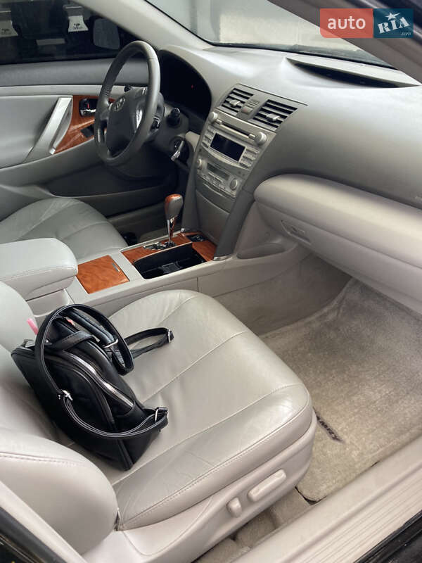 Седан Toyota Camry 2011 в Дніпрі