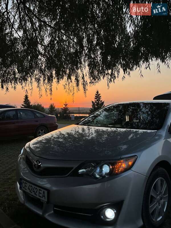 Седан Toyota Camry 2014 в Чернівцях