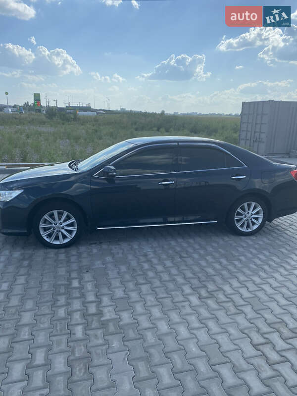 Седан Toyota Camry 2011 в Дніпрі