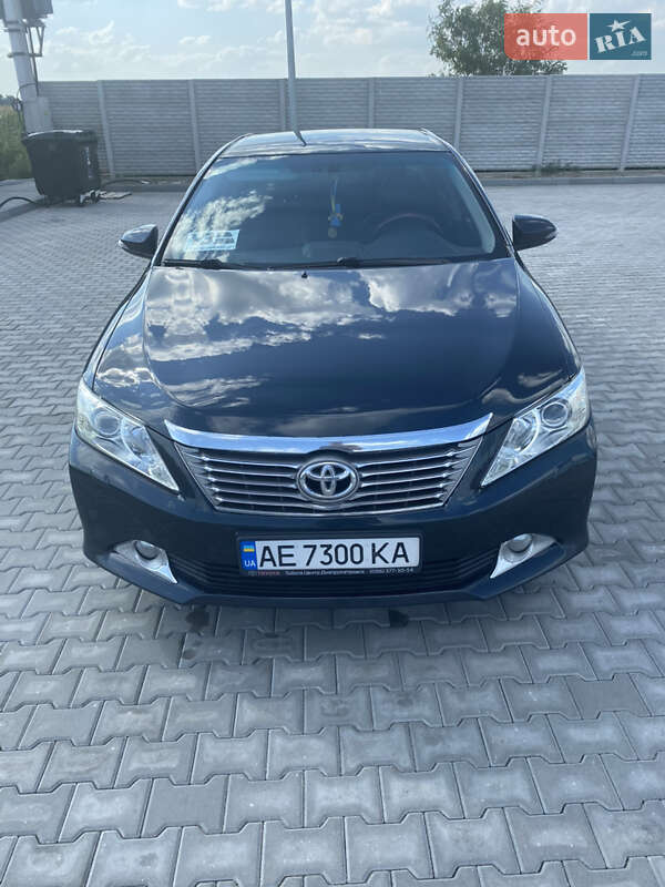 Седан Toyota Camry 2011 в Дніпрі