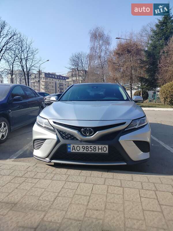 Седан Toyota Camry 2017 в 