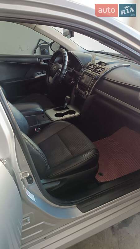 Седан Toyota Camry 2014 в Чернівцях