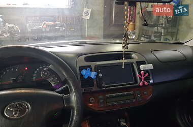 Седан Toyota Camry 2004 в 