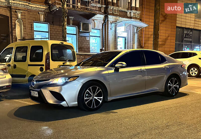 Седан Toyota Camry 2019 в Днепре