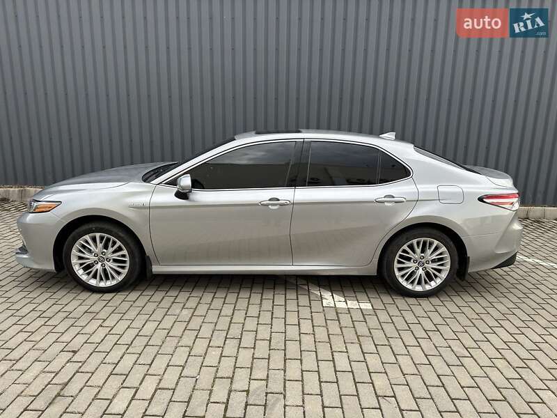 Седан Toyota Camry 2018 в Харкові