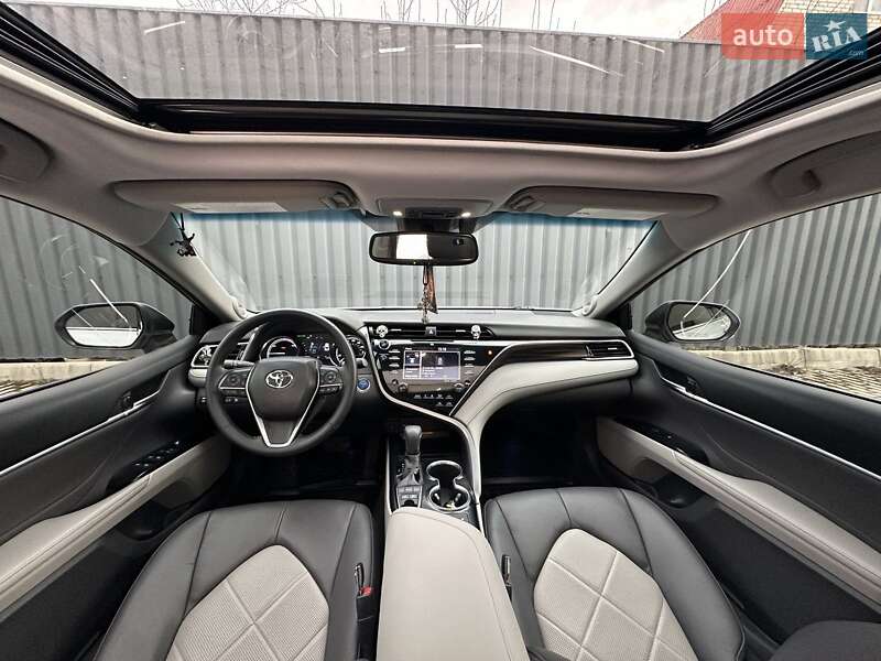 Седан Toyota Camry 2018 в Харкові