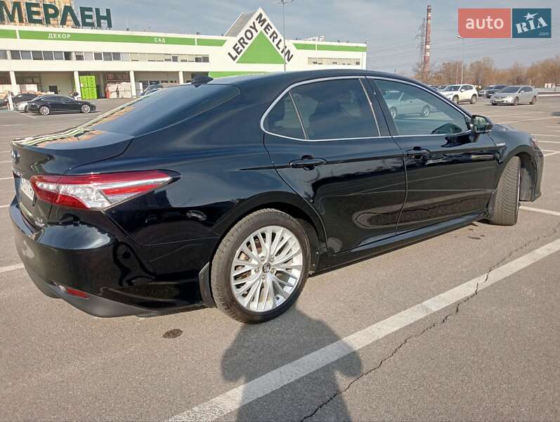 Седан Toyota Camry 2018 в Киеве