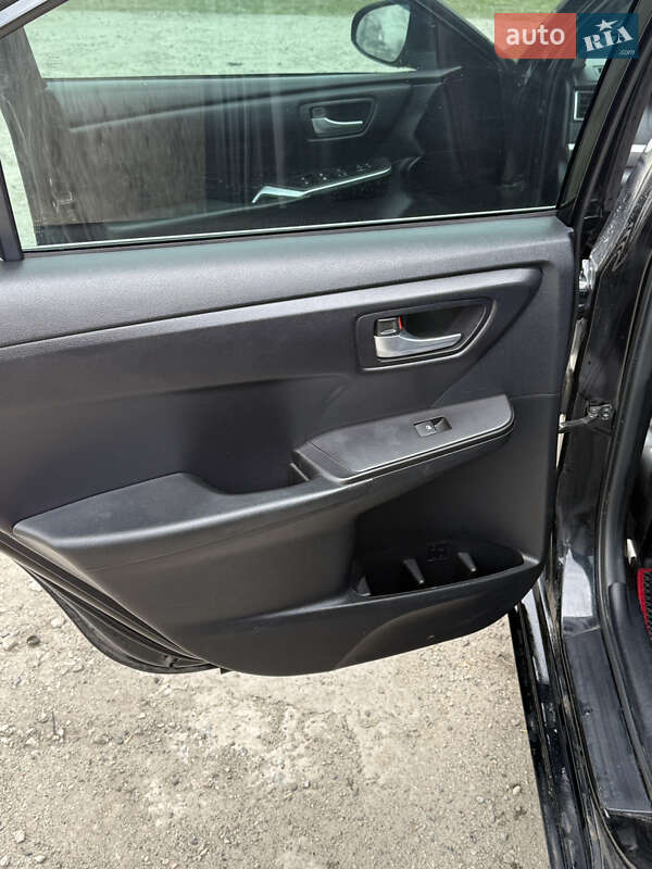 Седан Toyota Camry 2015 в Лозовій