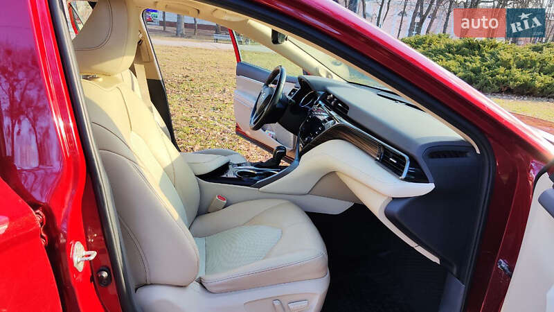 Седан Toyota Camry 2020 в Полтаве