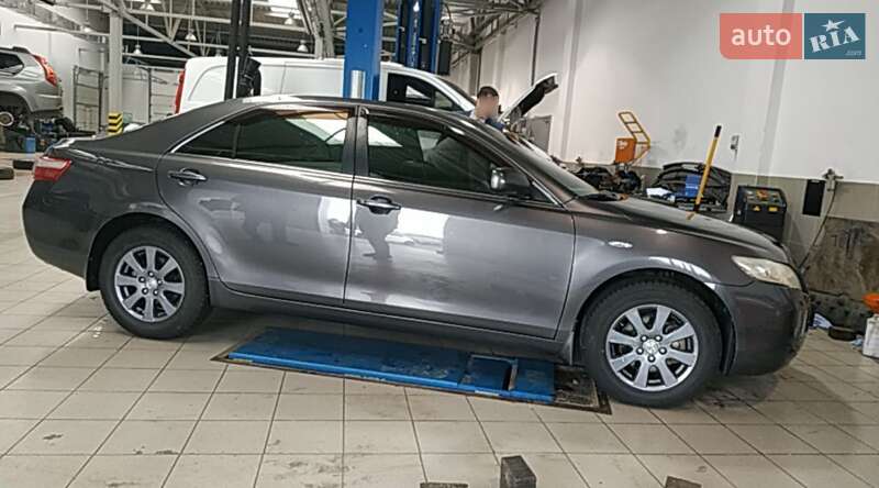 Седан Toyota Camry 2008 в Желтых Водах