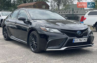 Седан Toyota Camry 2023 в 