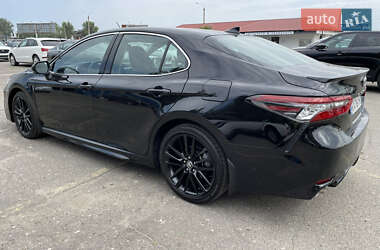 Седан Toyota Camry 2023 в 