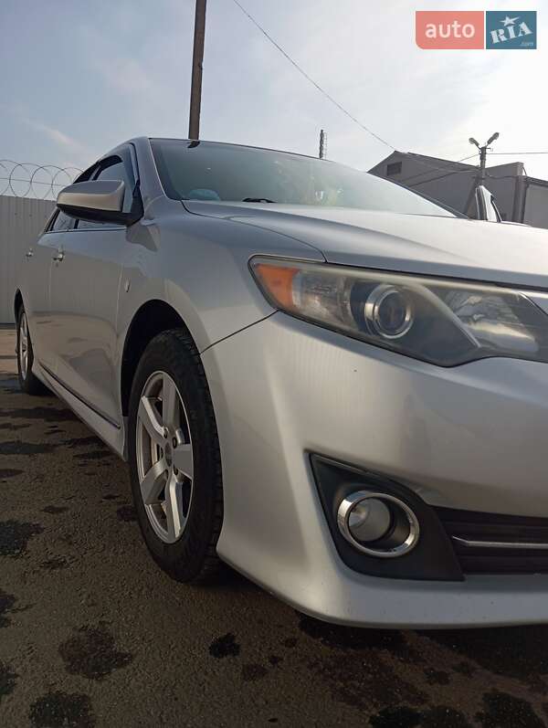Седан Toyota Camry 2013 в Богуславі