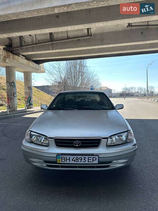 Седан Toyota Camry 2000 в Одессе