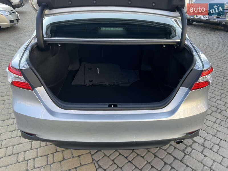 Седан Toyota Camry 2022 в Києві