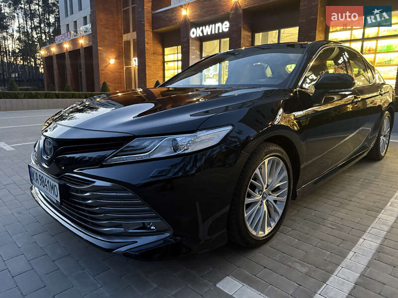 Седан Toyota Camry 2020 в Ирпене