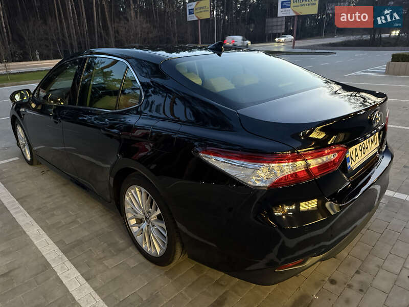 Седан Toyota Camry 2020 в Ирпене