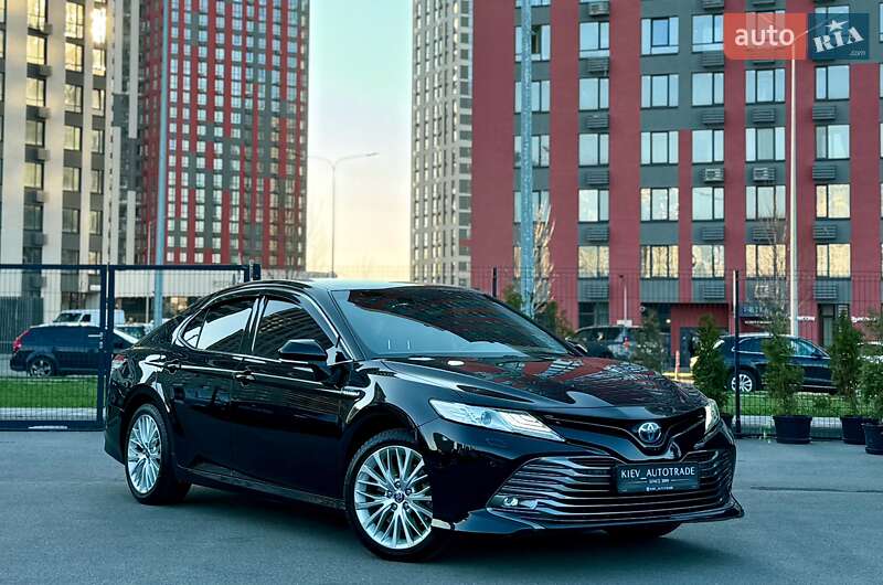Седан Toyota Camry 2020 в Киеве