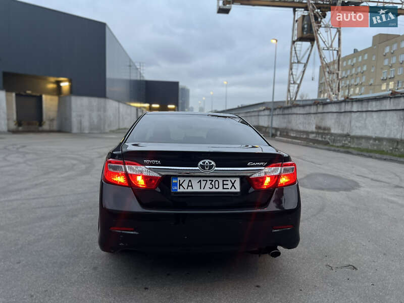 Седан Toyota Camry 2011 в Києві