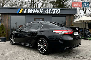 Седан Toyota Camry 2017 в 