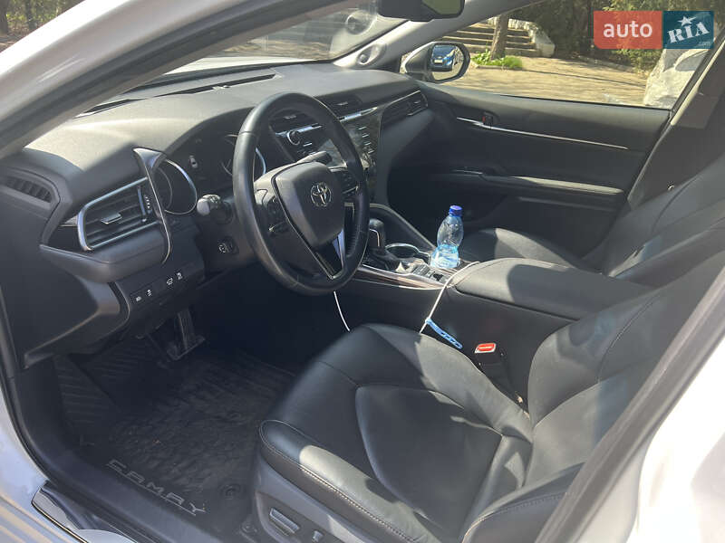 Седан Toyota Camry 2019 в Одессе