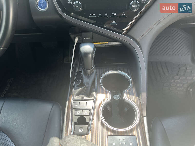 Седан Toyota Camry 2019 в Одессе