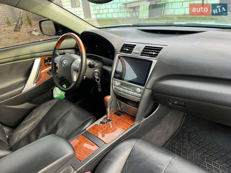 Седан Toyota Camry 2008 в Сарнах