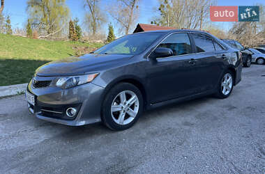 Седан Toyota Camry 2014 в Києві