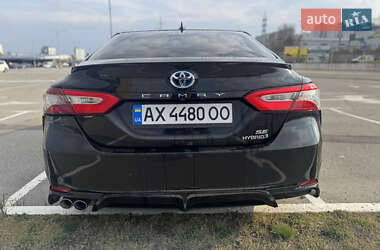 Седан Toyota Camry 2020 в Києві