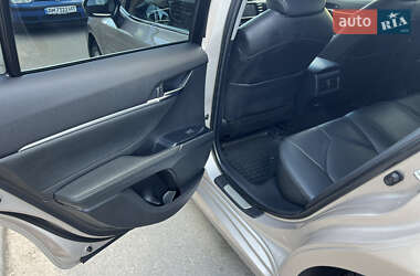 Седан Toyota Camry 2017 в 