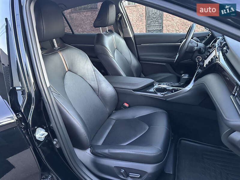 Седан Toyota Camry 2020 в Житомирі