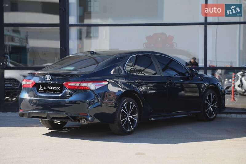 Седан Toyota Camry 2018 в Харькове