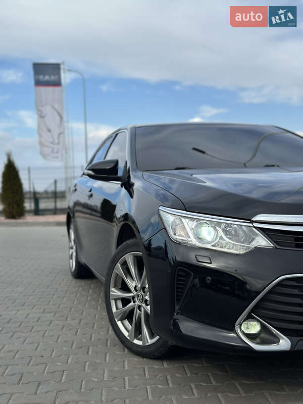Седан Toyota Camry 2014 в Коростышеве