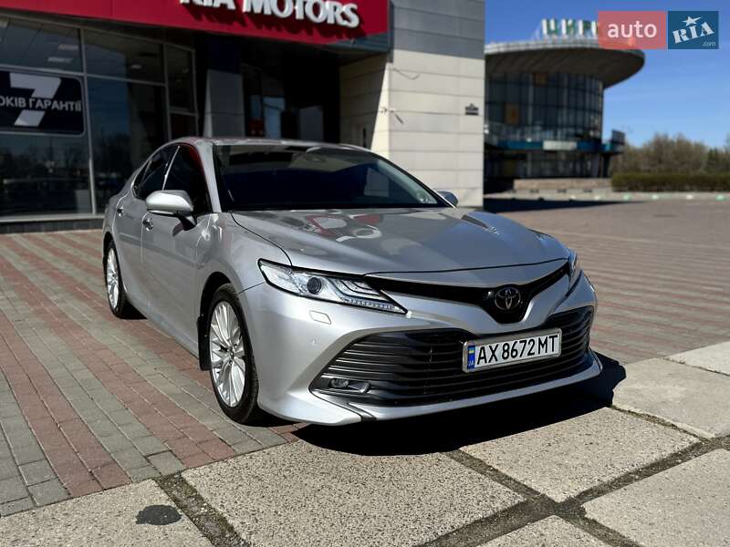 Toyota Camry 2019