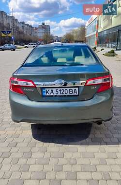 Седан Toyota Camry 2013 в 