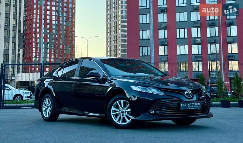 Седан Toyota Camry 2018 в 