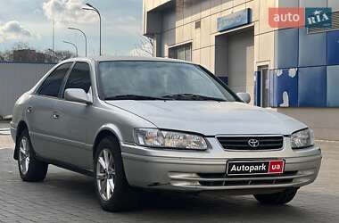 Седан Toyota Camry 2000 в 