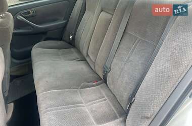 Седан Toyota Camry 2000 в 