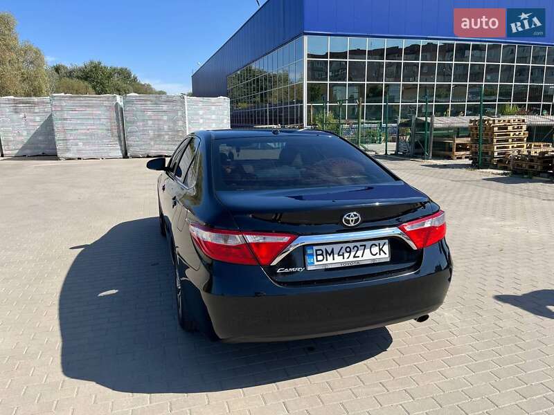 Седан Toyota Camry 2015 в Сумах