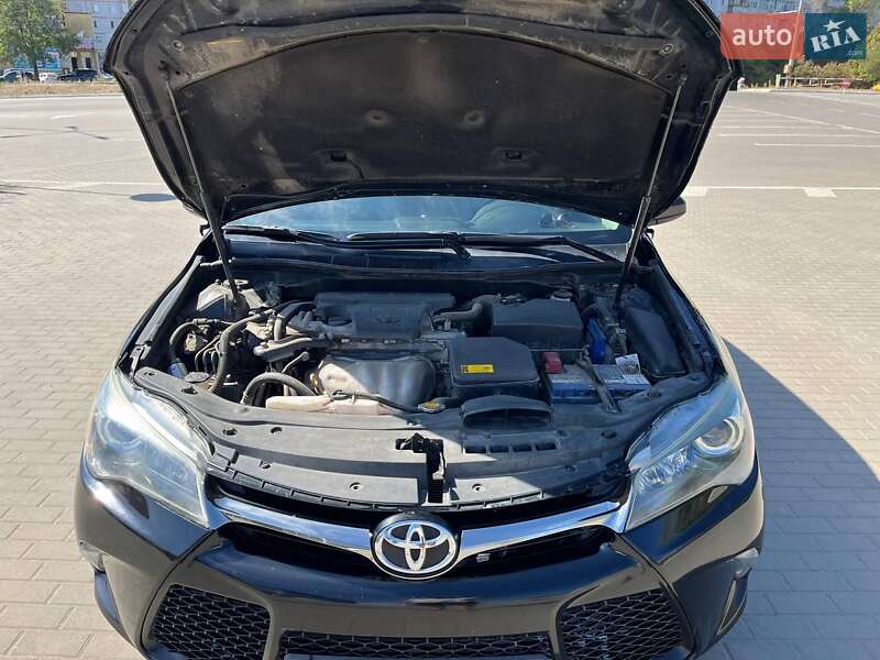 Седан Toyota Camry 2015 в Сумах