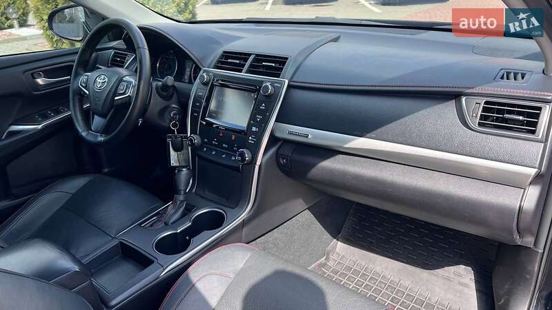 Седан Toyota Camry 2016 в Хмельницькому