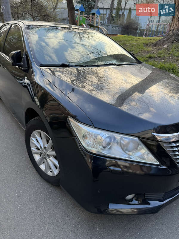 Седан Toyota Camry 2013 в Киеве