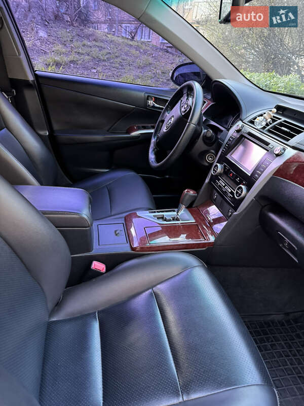 Седан Toyota Camry 2013 в Киеве