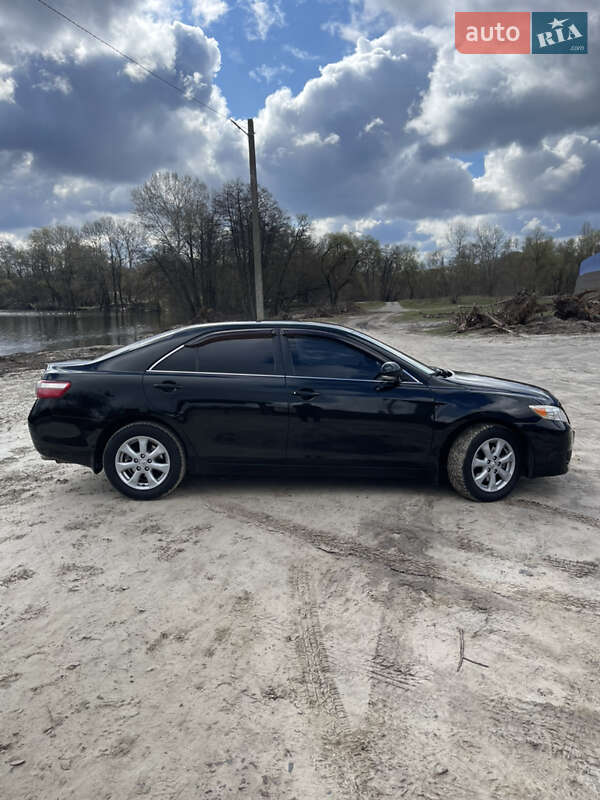 Седан Toyota Camry 2009 в Сумах
