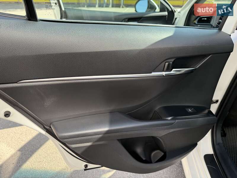Седан Toyota Camry 2020 в Кропивницком