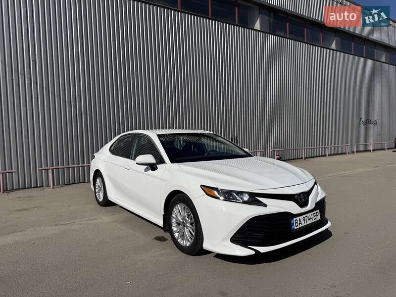Седан Toyota Camry 2020 в Кропивницком