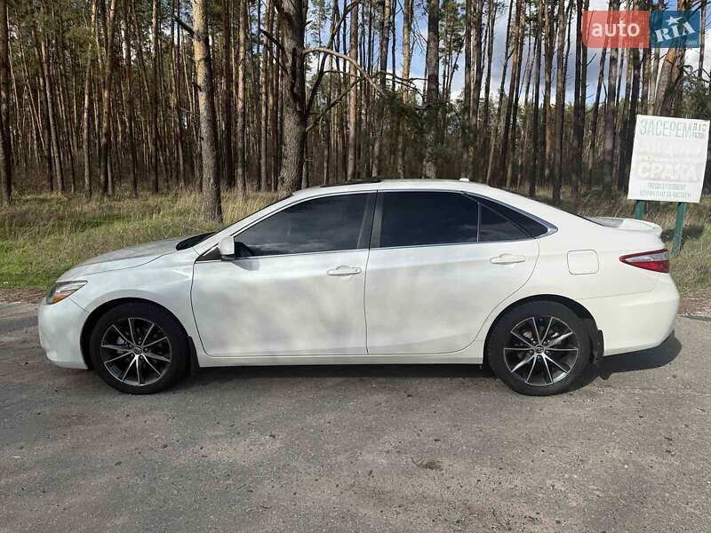 Седан Toyota Camry 2015 в Броварах