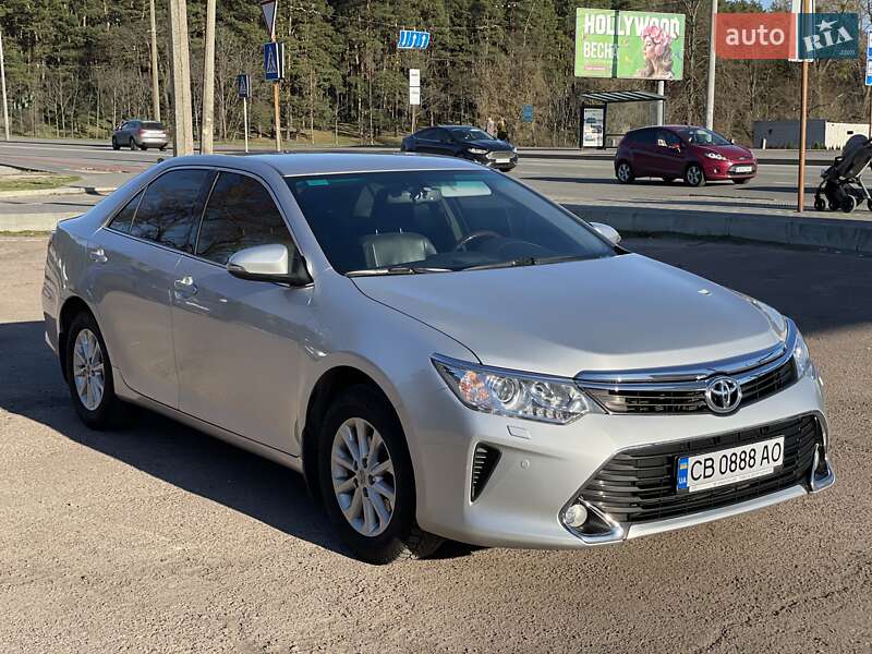 Седан Toyota Camry 2016 в Чернігові