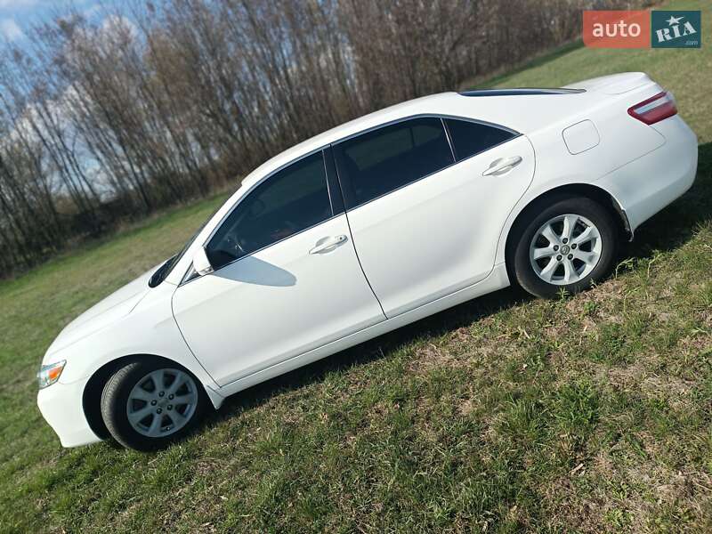 Седан Toyota Camry 2009 в Глобиному