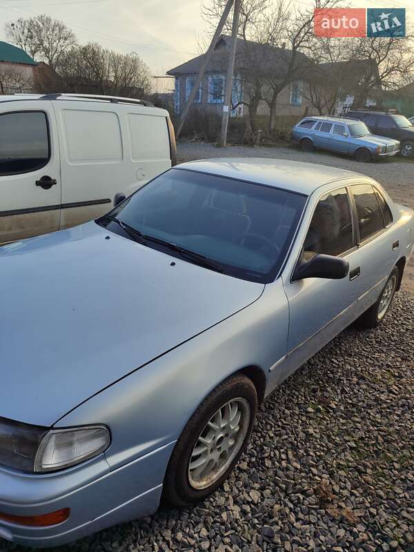 Седан Toyota Camry 1992 в Сараті